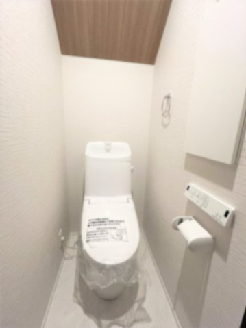 【トイレ】 | 【仲介手数料１００万円ＯＦＦ！】■富士山も見える豪快な眺望■ＬＤＫ２２帖 | ■最大ポイントは「諸費用が１００万円ＯＦＦ」です！！
■ＬＤＫから豪快な景色を望みます。
■ＬＤＫ２２．６帖
■車庫は幅３ｍ、長さ７ｍあります。
■内覧可
