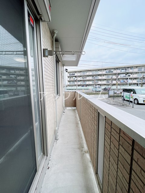 春日井市勝川町２丁目のアパートのバルコニー