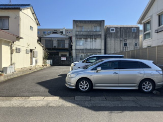 【外観】 | 正面（北西側）
駐車並列3台可能です♪