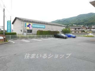 安芸高田市向原町坂のアパートの駐車場