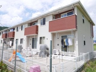 安芸高田市向原町坂のアパートの外観|バルコニー側の外観です！