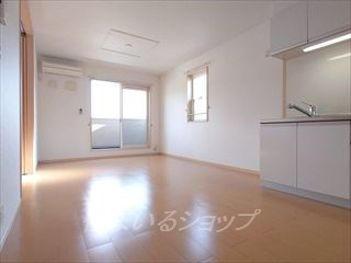 安芸高田市向原町坂のアパートの居間・リビング|エアコン付き