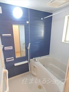 安芸高田市向原町坂のアパートの浴室|追い焚き・浴室暖房乾燥機・窓あり