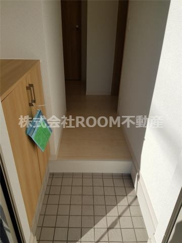 クローバーハイツ川東の玄関