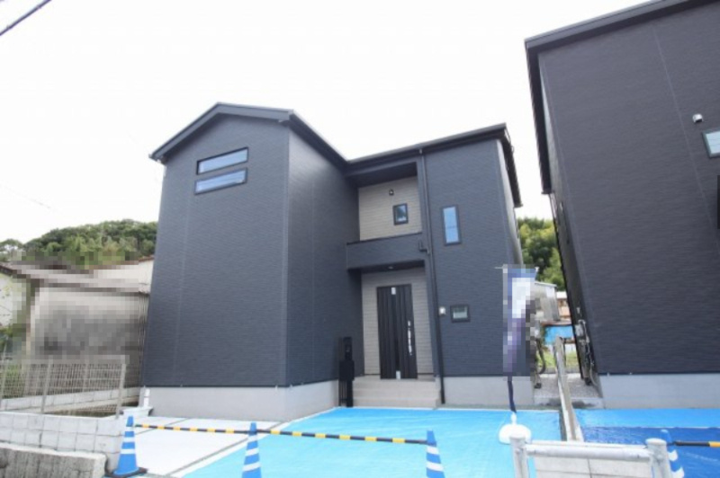 高見町　2号棟　新築戸建　太陽光発電システム【内覧可能】（全2棟）
