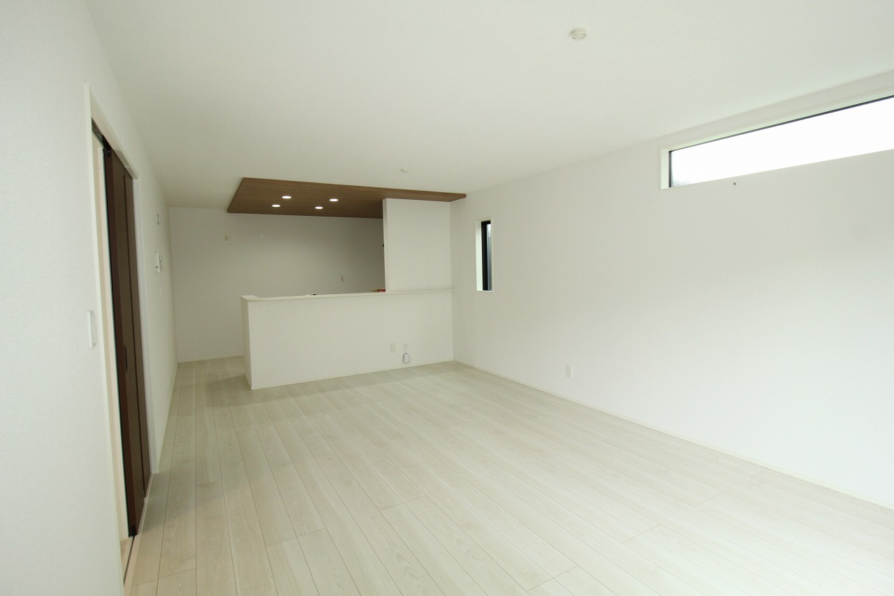 高見町　2号棟　新築戸建　太陽光発電システム【内覧可能】（全2棟）の居間・リビング|LDK　18.0帖