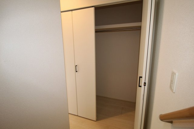 高見町　2号棟　新築戸建　太陽光発電システム【内覧可能】（全2棟）の収納|1F　ホール　ファミリークローゼット