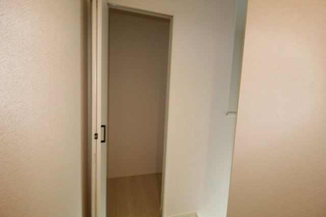高見町　2号棟　新築戸建　太陽光発電システム【内覧可能】（全2棟）の収納|2F　ホール