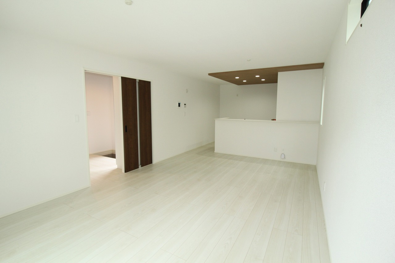 高見町　2号棟　新築戸建　太陽光発電システム【内覧可能】（全2棟）の居間・リビング|LDK　18.0帖