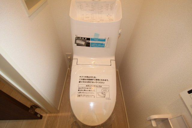 高見町　2号棟　新築戸建　太陽光発電システム【内覧可能】（全2棟）のトイレ|2F