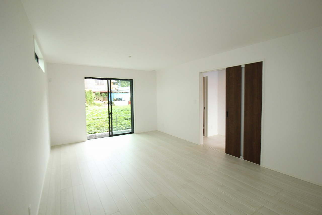 高見町　2号棟　新築戸建　【内覧可能】（全2棟）の居間・リビング|LDK　18.0帖