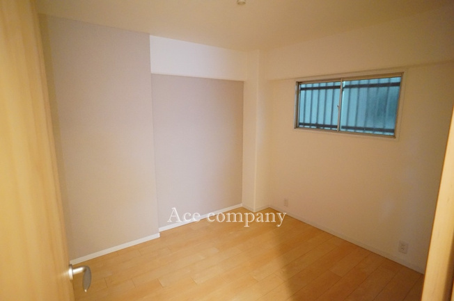 【寝室】 | 朝日プラザ小阪A棟 | 【北側：洋室5帖】