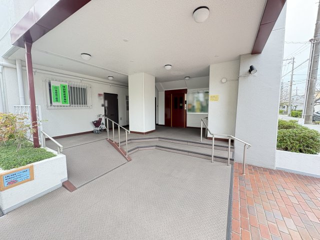 サニーハウス明石のエントランス