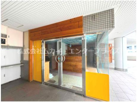 ナポリオスカービルのエントランス|ゆとりのあるエントランスです