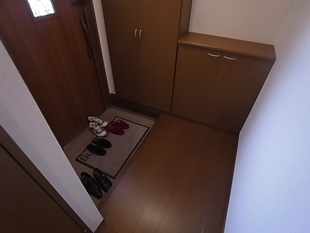 神戸市北区谷上西町のテラスの玄関|シューズボックス付き