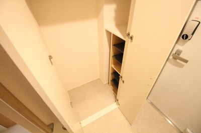 【内装】 | クレイノ聡 | シューズクローク付きで玄関がスッキリしますよ♪