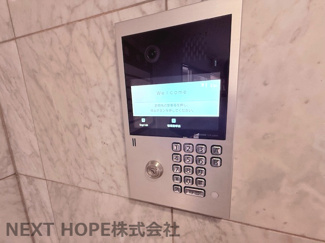 【エントランス】 | グローバル伊丹昆陽里 | エントランスはオートロックです♪女性の方も安心してお住まいいただけます！！