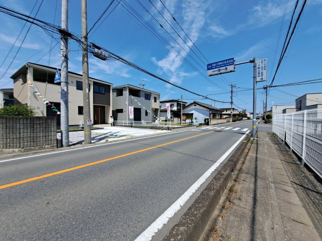 新築　伊勢崎市長沼町第4　Livele Garden.S　3号棟の前面道路含む現地写真|現地写真　南側接道幅員約8.3ｍ