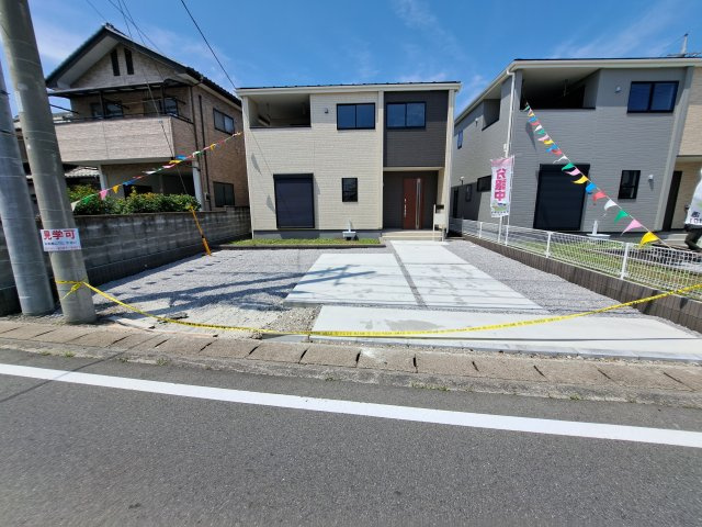 【駐車場】 | 新築　伊勢崎市長沼町第4　Livele Garden.S　3号棟 | 現地写真　駐車スペースは3台分可能です！
