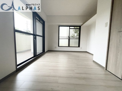 【洋室】 | ファミール西神戸 | バルコニーから光が差し込み明るい雰囲気に♪