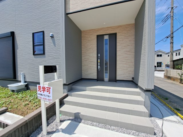 【玄関】 | 新築　伊勢崎市長沼町第4　Livele Garden.S　4号棟 | 現地写真　TVモニター付きドアホンでセキュリティも安心です！
