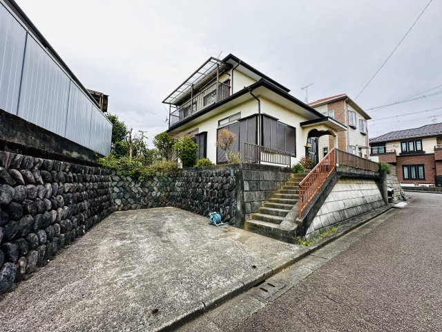 秦野市今泉　中古戸建の駐車場