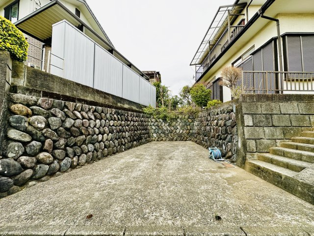 秦野市今泉　中古戸建の駐車場