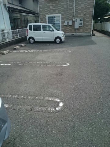 カルムＢ棟の駐車場