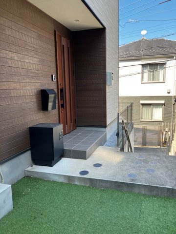 二俣川戸建のエントランス