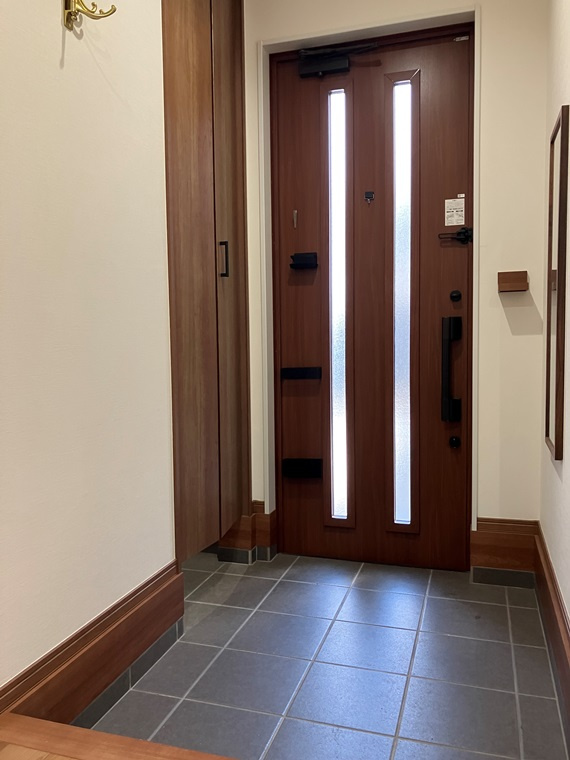 二俣川戸建の玄関