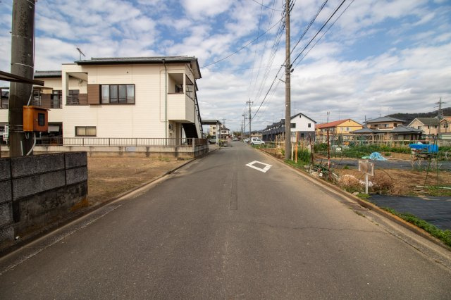 足利市常見町２丁目の売地の前面道路含む現地写真