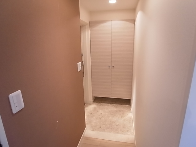 神戸市兵庫区西橘通２丁目の賃貸マンションの玄関|シューズボックス付き