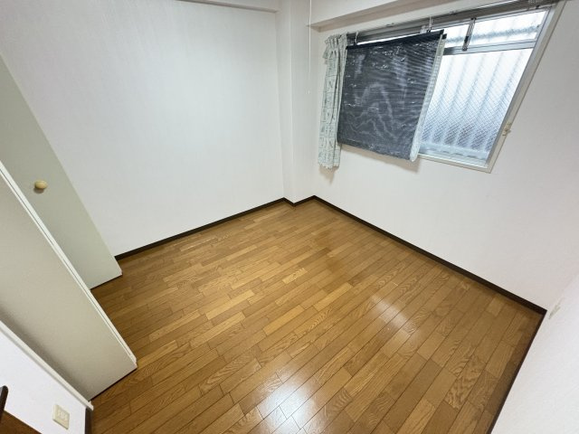 プレステージ南大久保の洋室