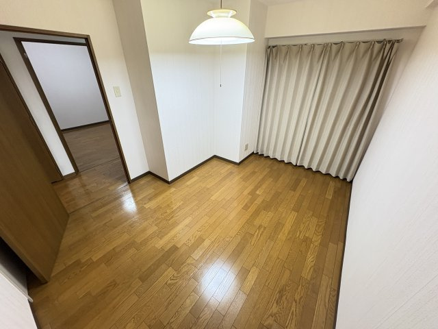 プレステージ南大久保の洋室