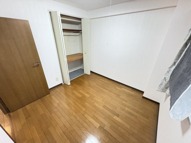 プレステージ南大久保の洋室