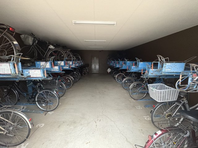 プレステージ南大久保の駐輪場