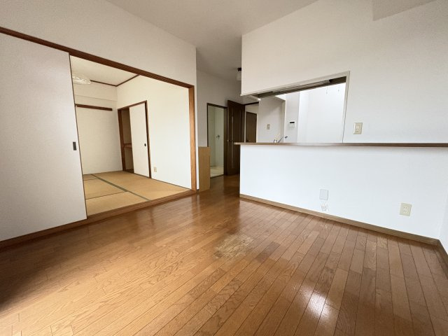 プレステージ南大久保の居間・リビング