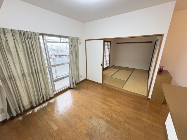 プレステージ南大久保の居間・リビング