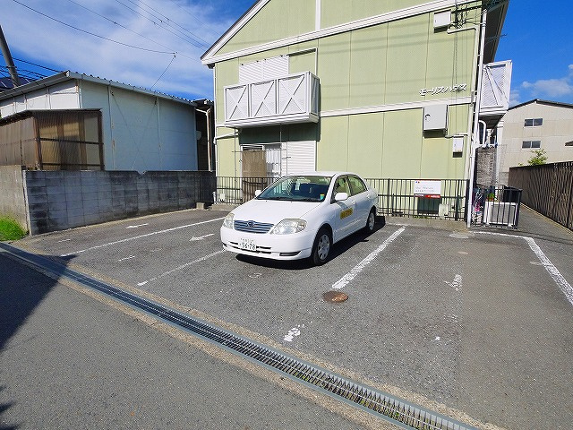 モーリスハウスの駐車場