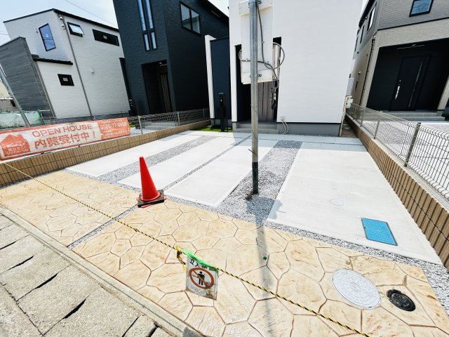新築　高崎市八千代町2期　GRAFARE　2号棟の駐車場|現地写真　駐車スペースは2台分可能です！
