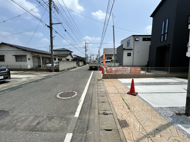 新築　高崎市八千代町2期　GRAFARE　3号棟の前面道路含む現地写真|現地写真　北東側接道幅員約6ｍ