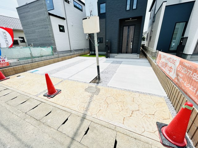新築　高崎市八千代町2期　GRAFARE　3号棟の駐車場|現地写真　駐車スペースは2台分可能です！

