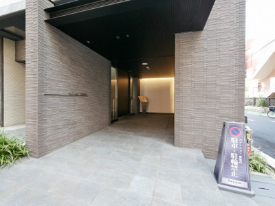 【エントランス】 | パークアクシス大阪新町 | 清潔なエントランスです