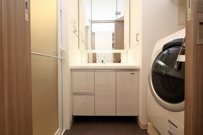 【洗面所】 | パークアクシス大阪新町 | スペースが確保できる洗面所です