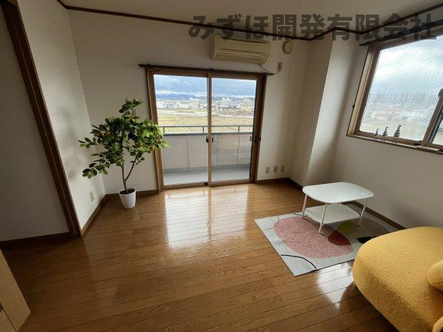 寒河江市大字西根字石川下2076(パステル）の洋室