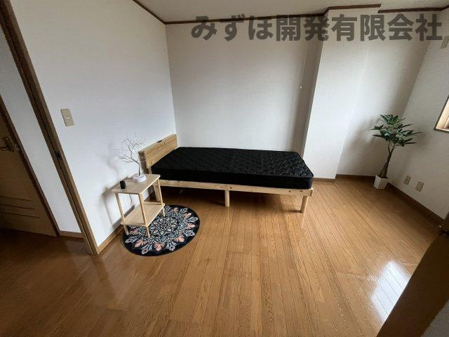 寒河江市大字西根字石川下2076(パステル）の洋室