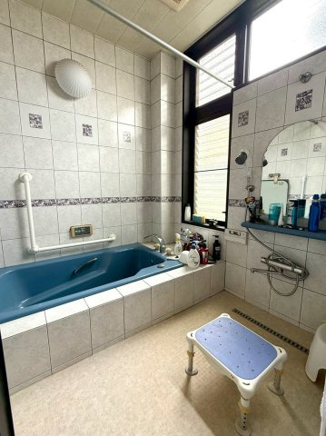 泉大津市戎町　戸建の浴室