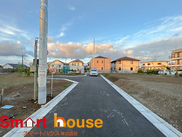 藤沢市今田　条件付き売地全5区画の前面道路含む現地写真