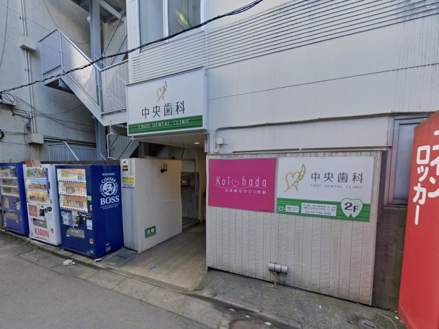かまやビルのエントランス