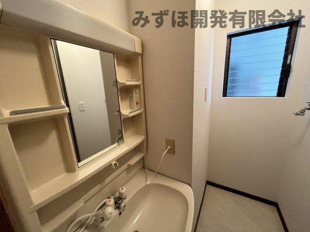 東根市温泉町1丁目14-14　ハートフルハウスBの独立洗面台